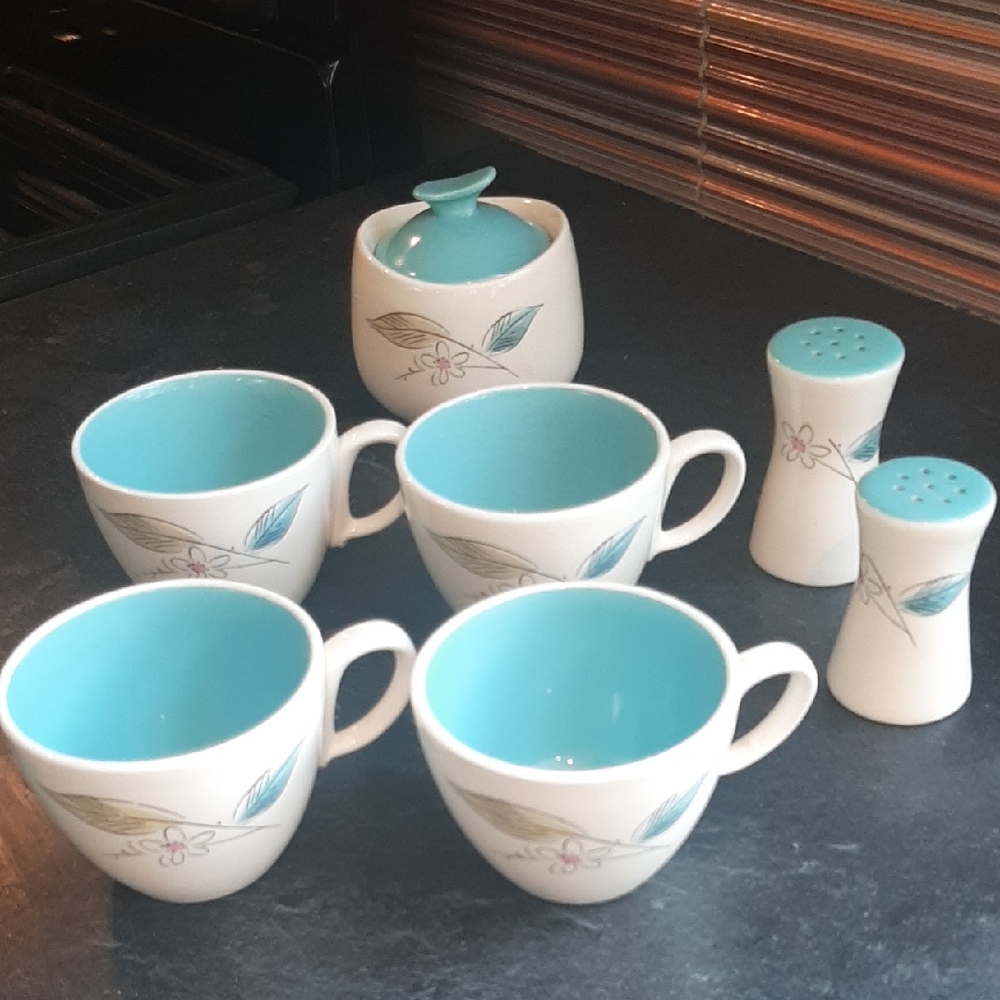 SALEM💙MCM Teal and White Floral Ceramic Mug SET➕SALT & PEPPER SET